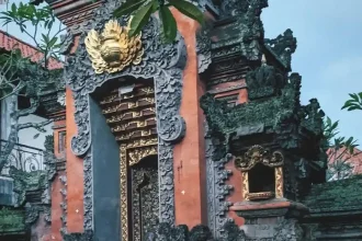 An image of a Bali-style architecture with a doorway in the center. This is specific to Bali, Indonesia.