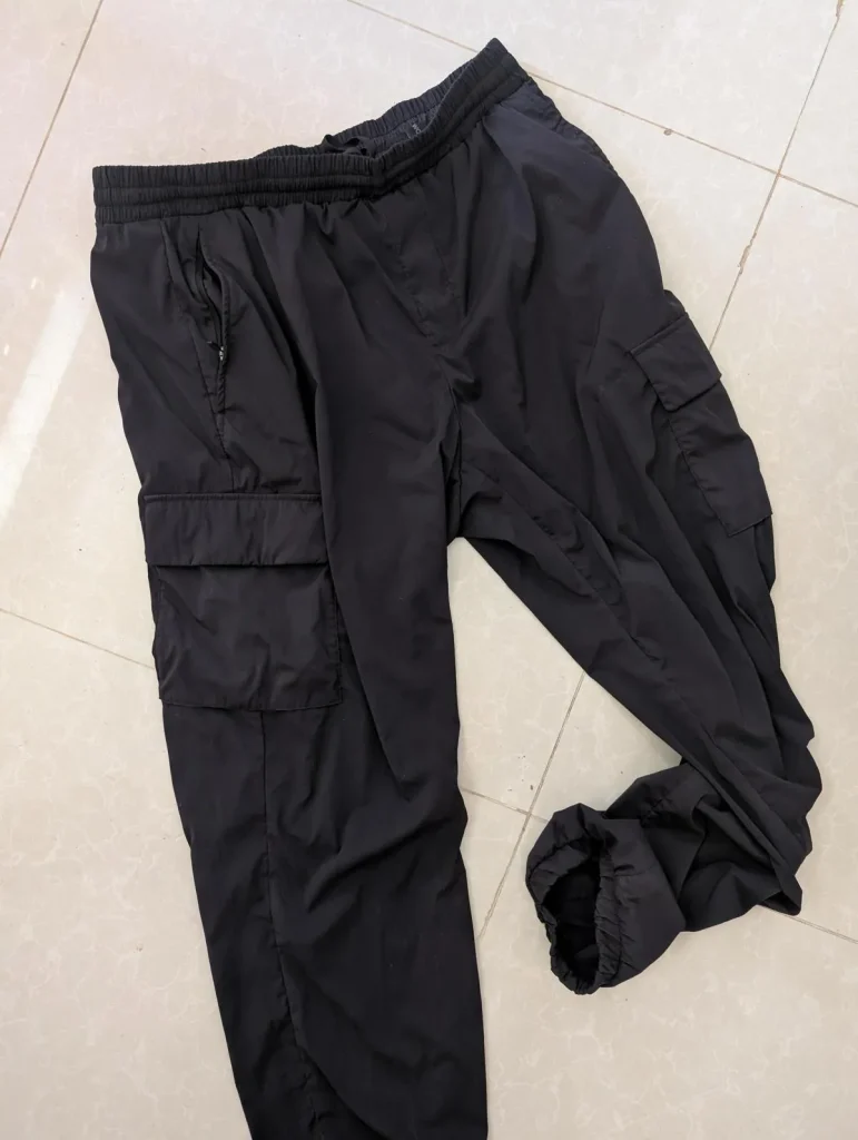 A pair of long pants that have zipper pockets. Having a zipper pocket prevents loosing things.