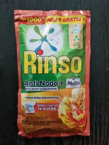 A packet of laundry detergent to wash a single small load of clothing.